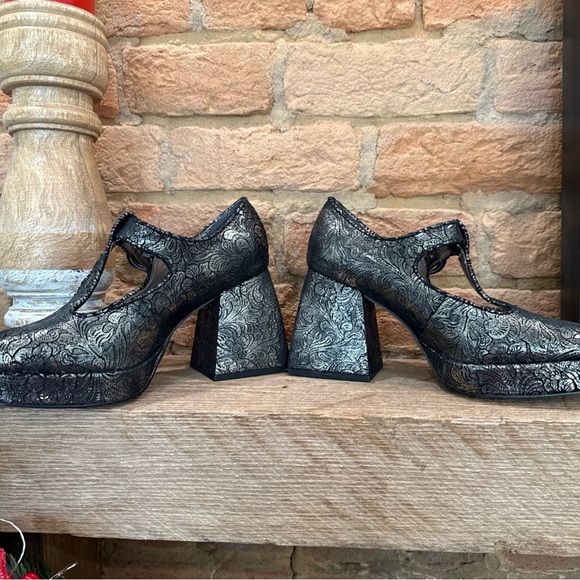 Circus by Sam Edelman Black and Silver Patterned Heels Kay Mary Jane - Picture 3 of 10